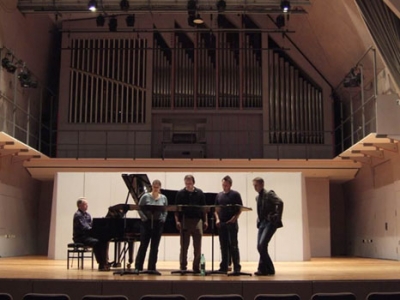 Fredo Jung mit dem Calmus-Ensemble im Konzertsaal der Musikhochschule Lübeck am 10.02.2008.